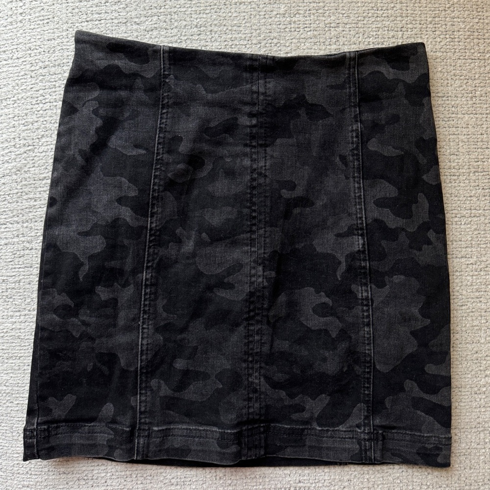 FREE PEOPLE black camo skirt (2)